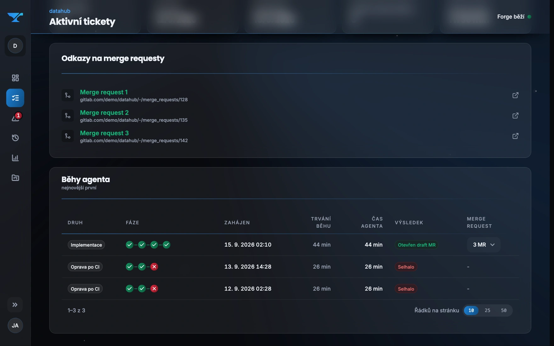 Detail ticketu v klientském portálu Forge: odkazy na tři merge requesty a tabulka běhů agenta s fázemi, trváním a výsledkem.